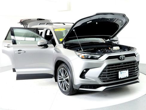 Used 2025 Toyota Grand Highlander AWD Hybrid image 9