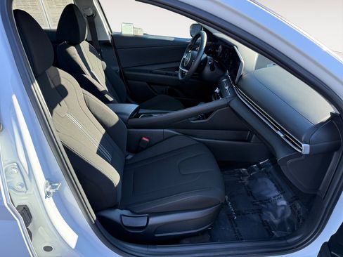 Certified 2025 Hyundai Elantra SEL image 19