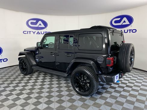 Used 2022 Jeep Wrangler Unlimited Sahara w/ Cold Weather Group AWD/4WD image 5
