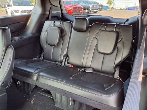Used 2025 Chrysler Pacifica Select FWD image 25