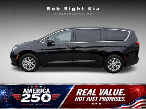 Used 2025 Chrysler Pacifica Select FWD image 6