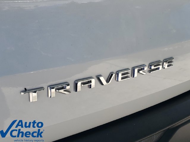 Used 2025 Chevrolet Traverse LT FWD image 9
