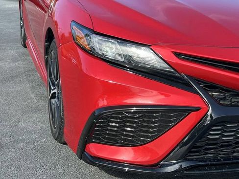 Used 2021 Toyota Camry SE image 10