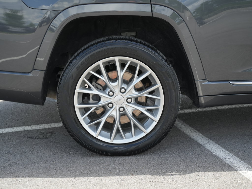 Used 2023 Jeep Grand Cherokee L Summit w/ Advanced Protech Group IV AWD/4WD image 52
