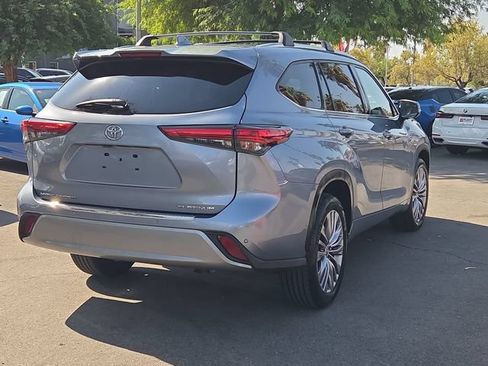 Used 2021 Toyota Highlander Platinum FWD image 6