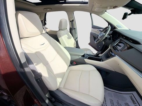 Used 2022 Cadillac XT5 Premium Luxury w/ Technology Package AWD/4WD image 30