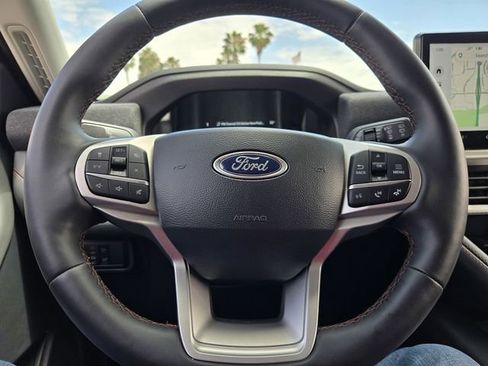 Used 2025 Ford Explorer Active w/ Active Comfort Package RWD image 22