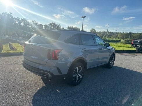 Used 2022 Kia Sorento EX w/ Panoramic Sunroof Package FWD image 7