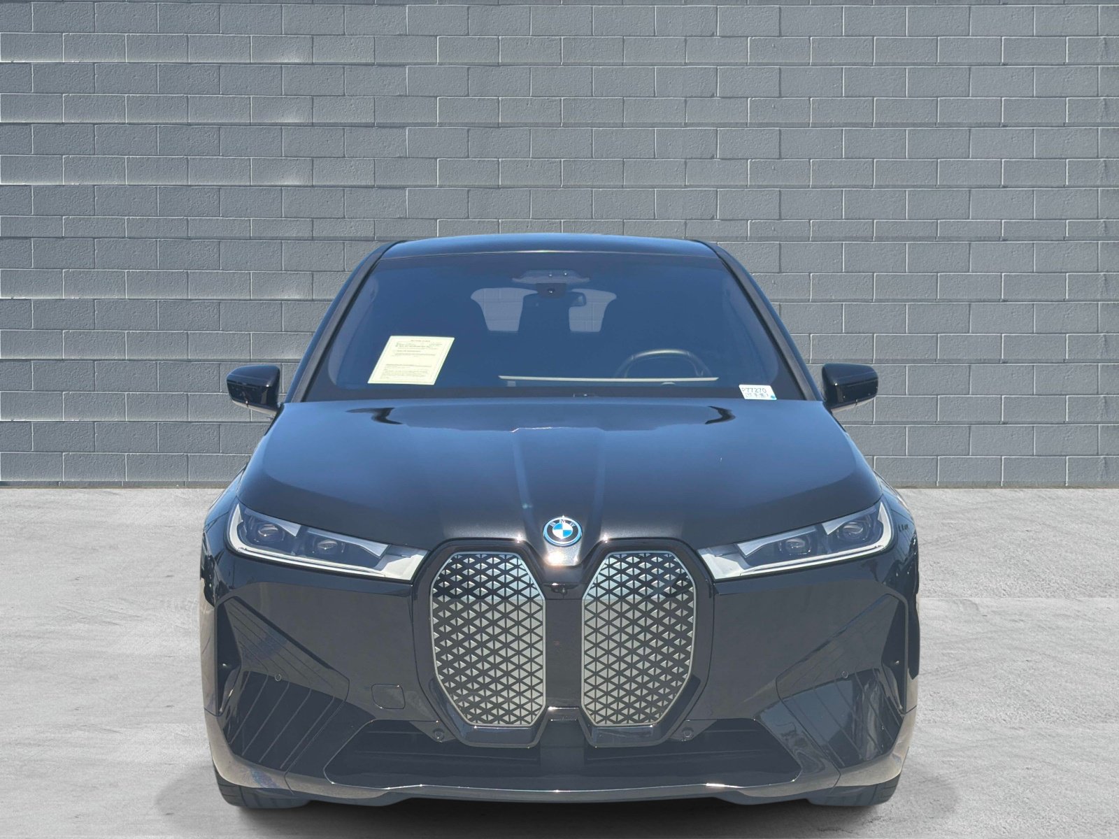 Used 2024 BMW iX xDrive50 w/ Sport Package AWD/4WD image 2