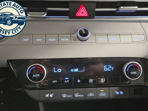 Used 2023 Hyundai Elantra Limited FWD image 16