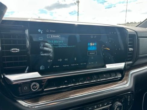 Used 2023 Chevrolet Silverado 1500 LT AWD/4WD image 22