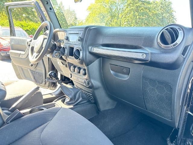 Used 2018 Jeep Wrangler Unlimited Sport AWD/4WD image 28
