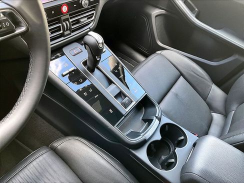 Used 2025 Porsche Macan image 20