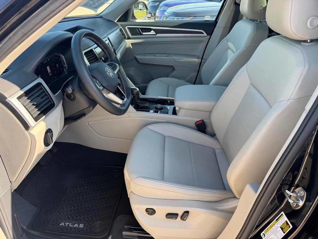 Used 2023 Volkswagen Atlas SE AWD/4WD image 8