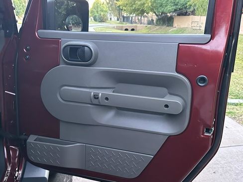 Used 2008 Jeep Wrangler Unlimited Sahara w/ Dual Top Group image 37