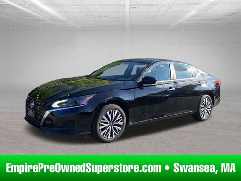 Used 2023 Nissan Altima 2.5 SV w/ SV Premium Package AWD/4WD image 1