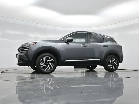 Used 2025 Nissan Kicks SV image 6