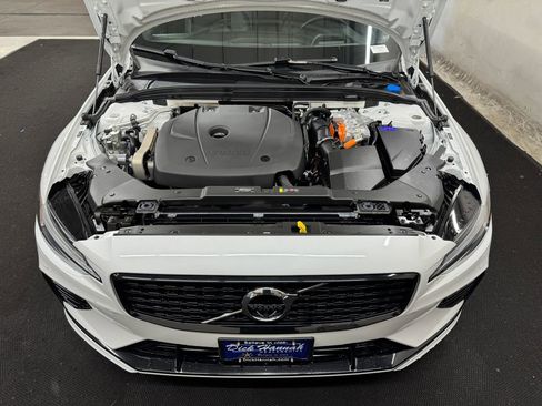 Used 2022 Volvo S60 T8 R-Design w/ Advanced Package image 10