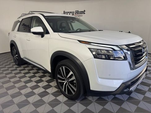 Used 2025 Nissan Pathfinder Platinum w/ Cargo Package FWD image 5
