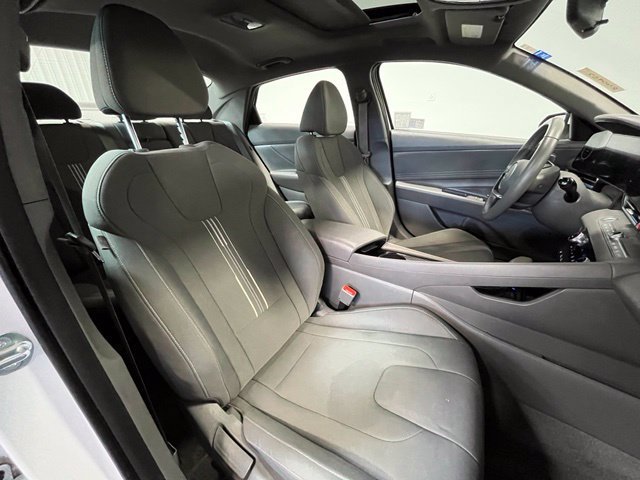 Used 2025 Hyundai Elantra SEL FWD image 9