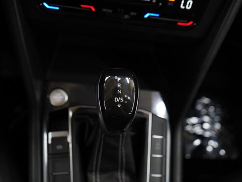 Used 2022 Volkswagen Tiguan SE AWD/4WD image 22