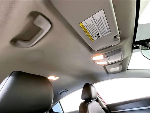 Used 2017 Hyundai Elantra Limited image 20