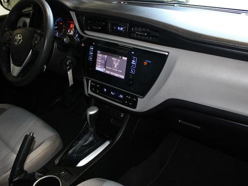 Used 2018 Toyota Corolla LE FWD image 25