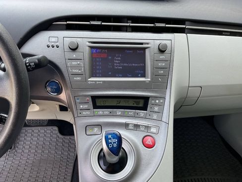 Used 2015 Toyota Prius Three FWD image 24