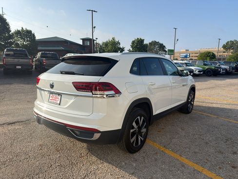 Used 2021 Volkswagen Atlas Cross Sport SE FWD image 5