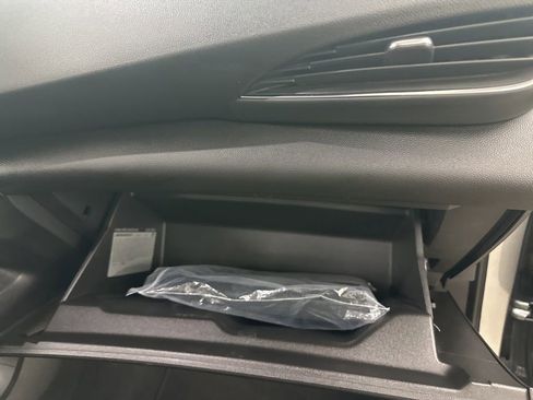 Used 2022 Buick Envision Essence w/ Safety Package image 23