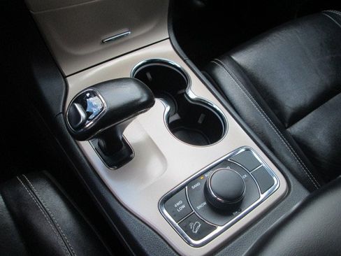 Used 2015 Jeep Grand Cherokee Limited w/ Trailer Tow Group IV image 17