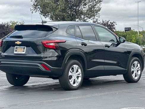 Used 2024 Chevrolet Trax LS FWD image 4