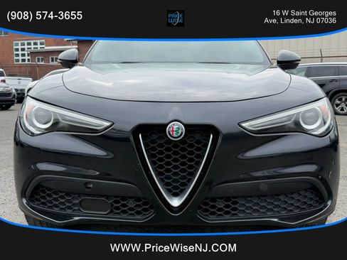 Used 2018 Alfa Romeo Stelvio Ti Sport image 2