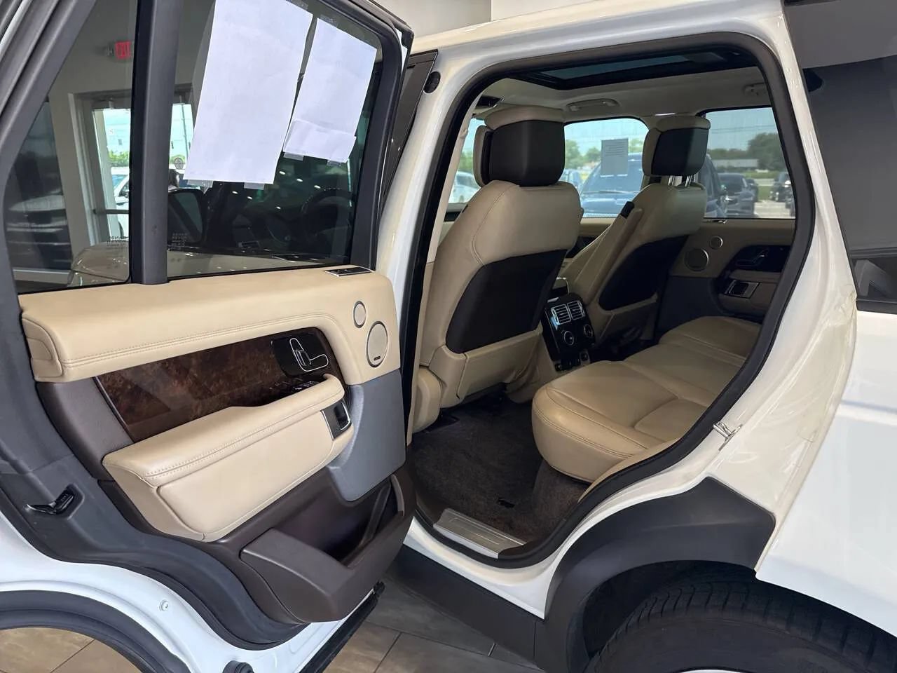 Used 2018 Land Rover Range Rover HSE AWD/4WD image 34