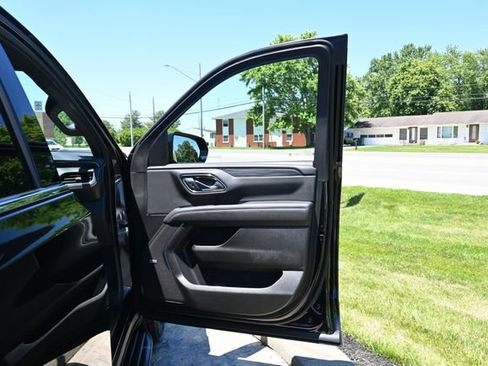 Used 2024 GMC Yukon XL SLT w/ SLT Premium Package AWD/4WD image 18