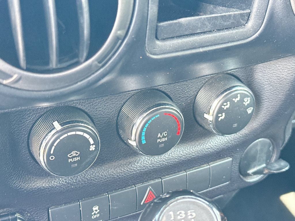 Used 2014 Jeep Wrangler Sport AWD/4WD image 13