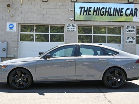 Used 2025 Honda Accord Sport image 2