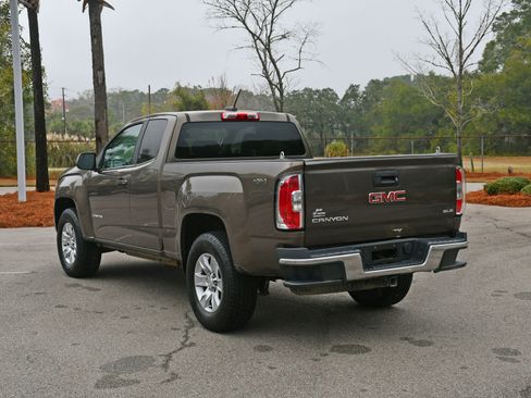 Used 2017 GMC Canyon SLE image 4