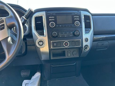 Used 2017 Nissan Titan SV image 32