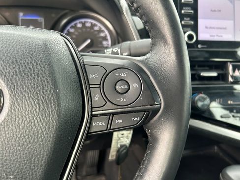 Used 2022 Toyota Camry SE image 18