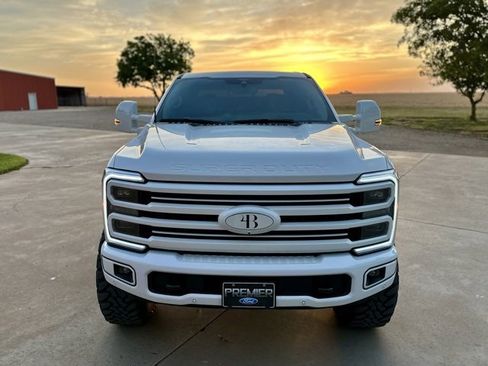 Used 2025 Ford F250 Platinum w/ Platinum Plus Package image 5