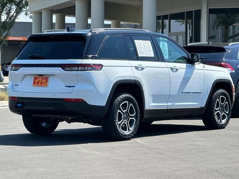 Used 2022 Jeep Grand Cherokee Trailhawk w/ Advanced Protech Group II AWD/4WD image 3