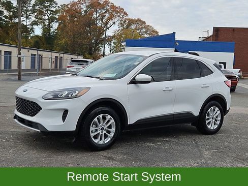 Used 2021 Ford Escape SE image 3