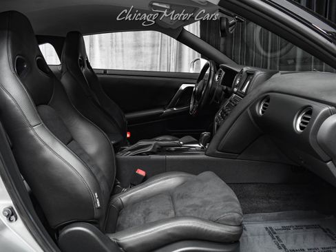 Used 2009 Nissan GT-R Premium AWD/4WD image 19