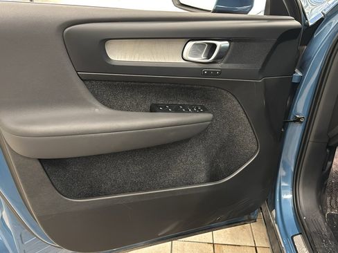 Certified 2025 Volvo XC40 B5 Plus image 21