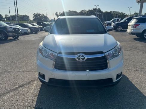 Used 2016 Toyota Highlander XLE AWD/4WD image 2
