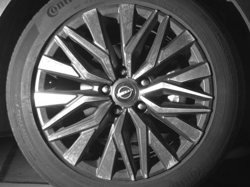Used 2025 Nissan Altima 2.5 SV FWD image 13