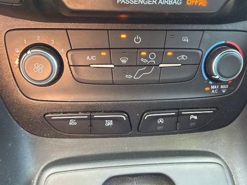 Used 2020 Ford Transit Connect XLT image 13