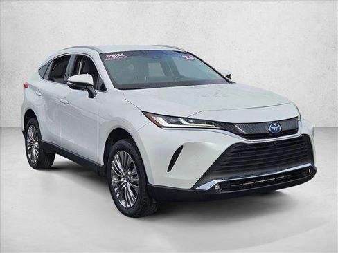 Used 2024 Toyota Venza Limited image 3