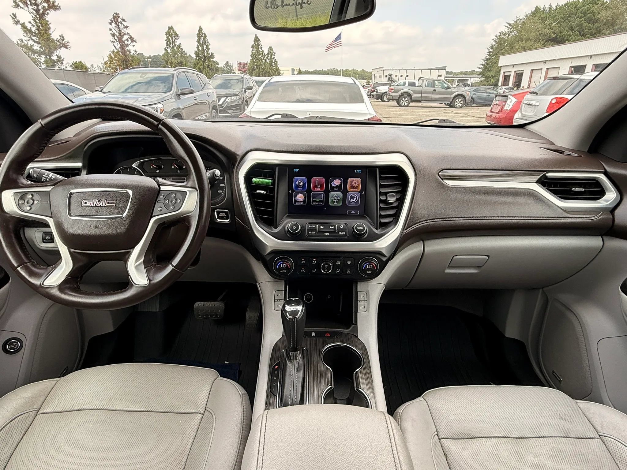 Used 2017 GMC Acadia SLT w/ LPO, Black Accent Package FWD image 3